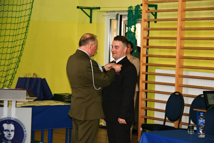 Dyrektor ZSOiZ w Ciechanowcu odznaczony medalem „Za zasługi dla obronności kraju”