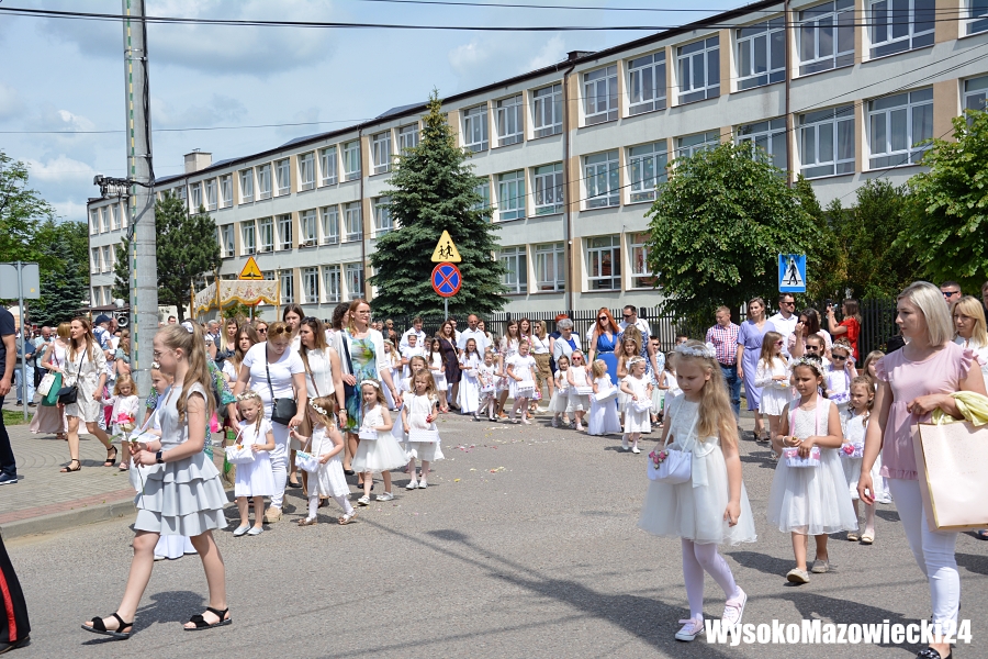 Procesja Bożego Ciała. Parafia pw. Trójcy Przenajświętszej w Ciechanowcu [foto] 