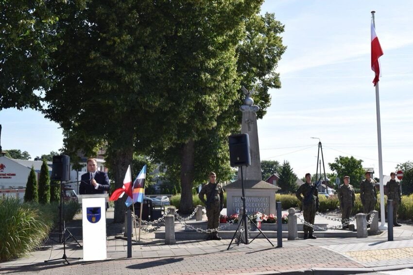 Dąbrówka Kościelna: obchody 106. rocznicy Bitwy Warszawskiej przy Pomniku Orła Białego