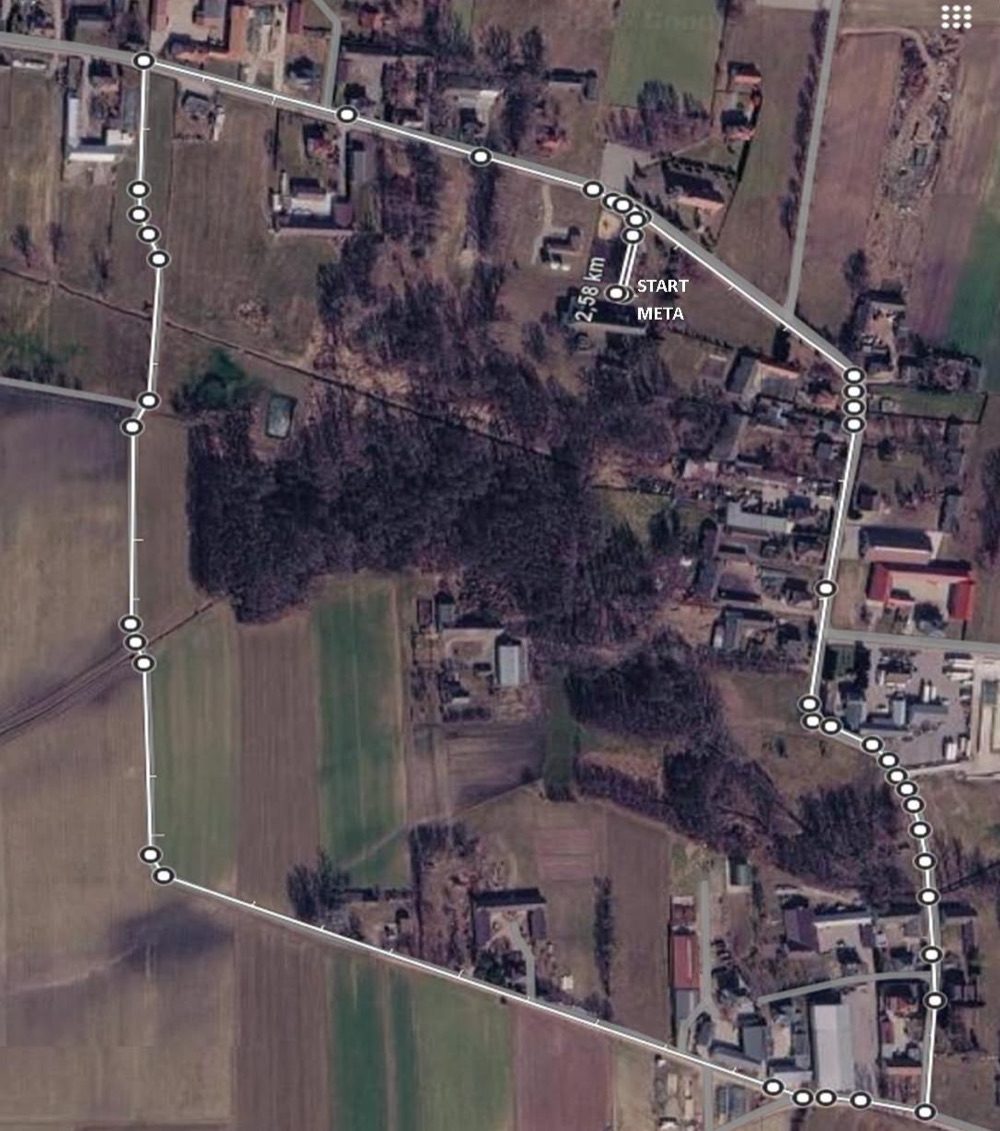 Wojny-Krupy: mapa trasy Biegu po Flagę, pętla drogami wokół wsi ze startem i metą przy szkole podstawowej