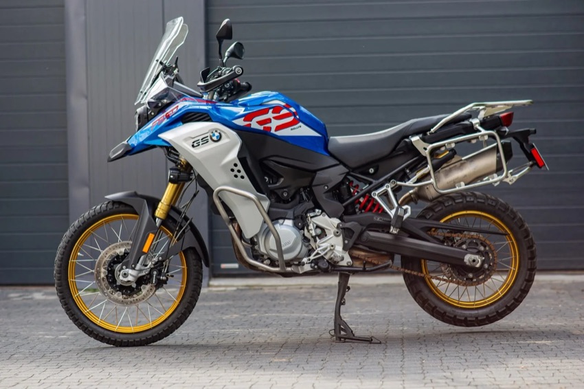 BMW F 850 GS Adventure — motocykl do wynajęcia w Wysokiem Mazowieckiem, widok z boku