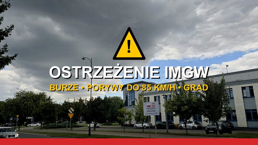 Ciemne burzowe chmury nad ulicą w Wysokiem Mazowieckiem, zdjęcie ilustracyjne