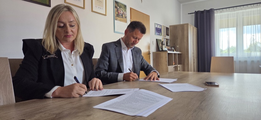 Klukowo: podpisanie umów na remont dróg gminnych