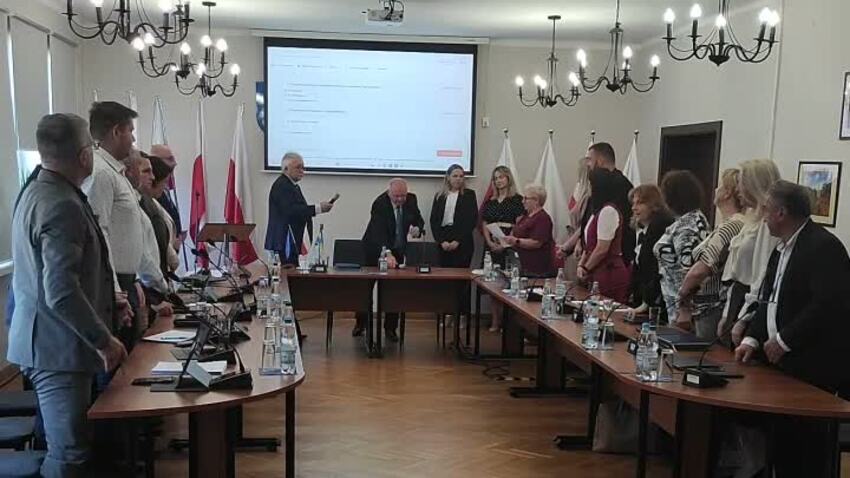 Ciechanowiec: XXVI sesja Rady Miejskiej, kadr z transmisji obrad