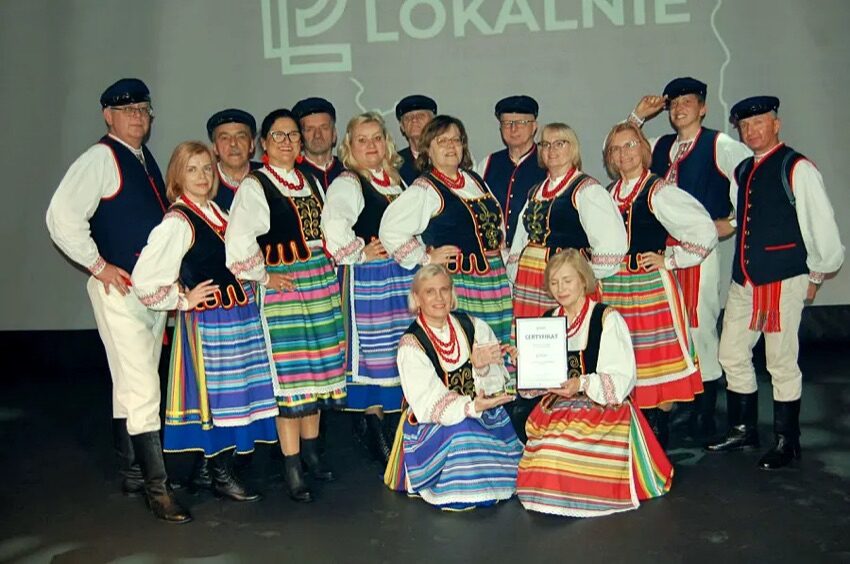 Wysokie Mazowieckie: Zespół Regionalny Mazowia w strojach ludowych