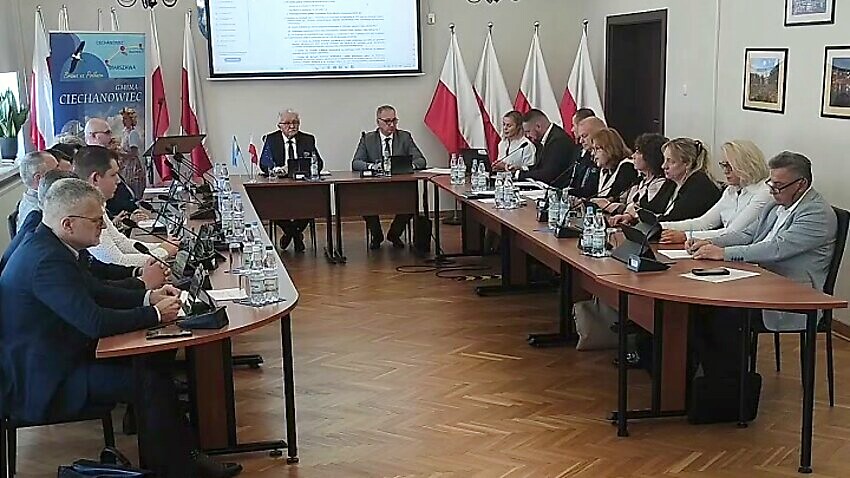 XXVII sesja Rady Miejskiej w Ciechanowcu, 30 września 2026 - radni na sali obrad Urzędu Miejskiego