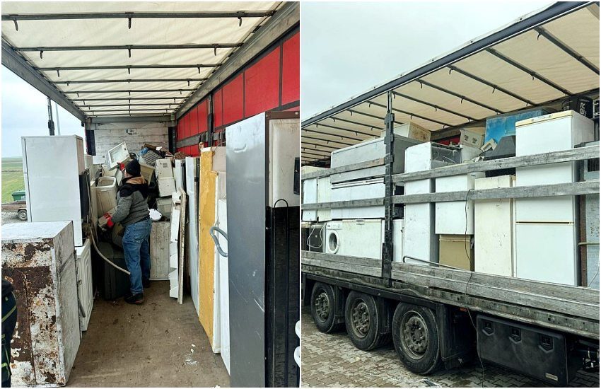 Przyczepka wypełniona zużytym sprzętem podczas zbiórki elektrośmieci w gminie Kobylin-Borzymy