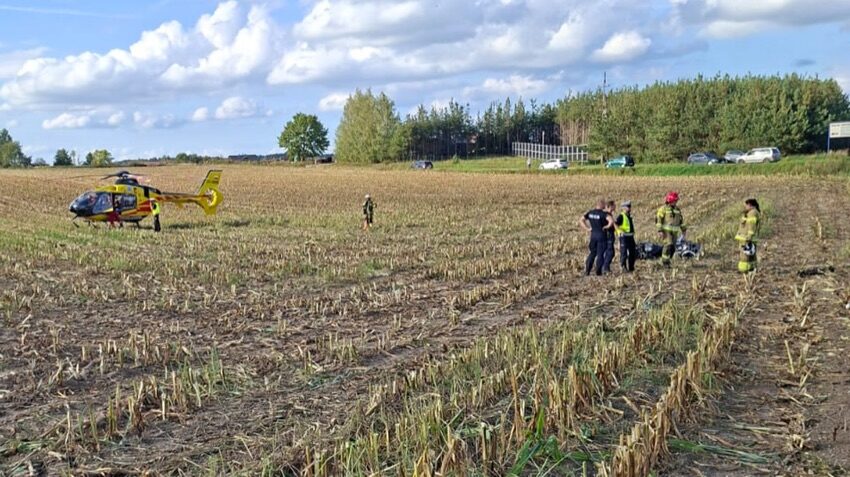 Śmigłowiec LPR na polu i służby przy motocyklu w Truskolasach-Olszynie