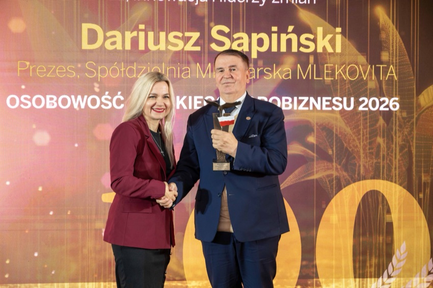 Prezes Grupy Mlekovita Dariusz Sapiński ze statuetką Osobowość Polskiego Agrobiznesu 2026, gala Złota Setka Polskiego Rolnictwa