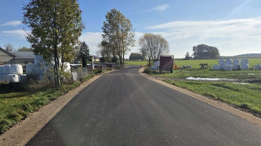 Nowa nawierzchnia drogi Lubowicz-Byzie - Stare Kostry w gminie Klukowo