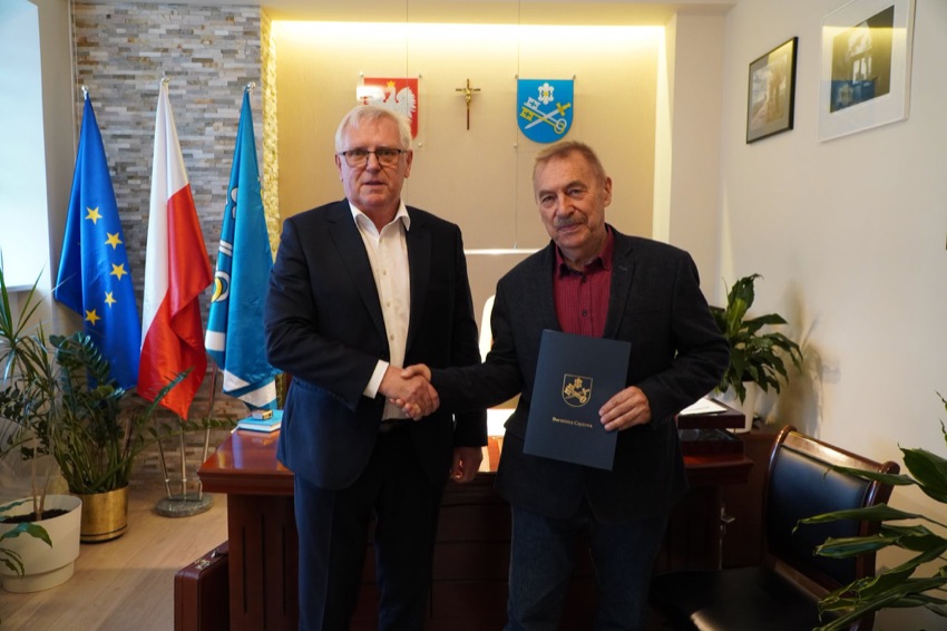 Czyżew: podpisanie umowy na remont sali sportowej i siłowni w Szkole Podstawowej