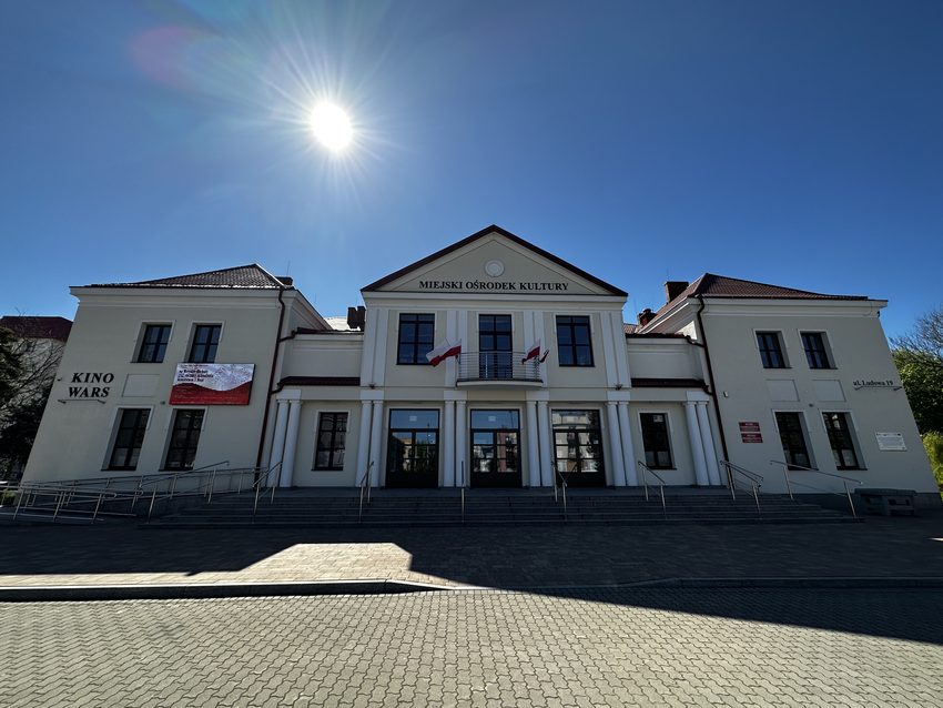 Wysokie Mazowieckie: budynek Miejskiego Ośrodka Kultury i Kina Wars
