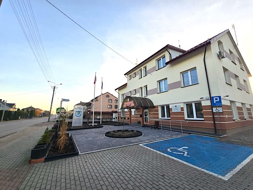Nowe Piekuty: budynek Urzędu Gminy Nowe Piekuty