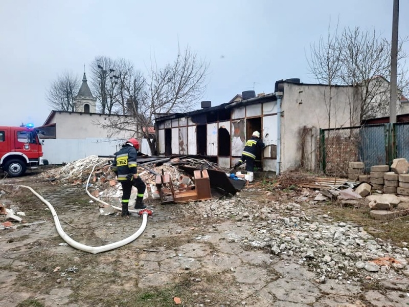 Wysokie Mazowieckie. Pożar pustostanu na ulicy Długiej. W środku mógł przebywać bezdomny