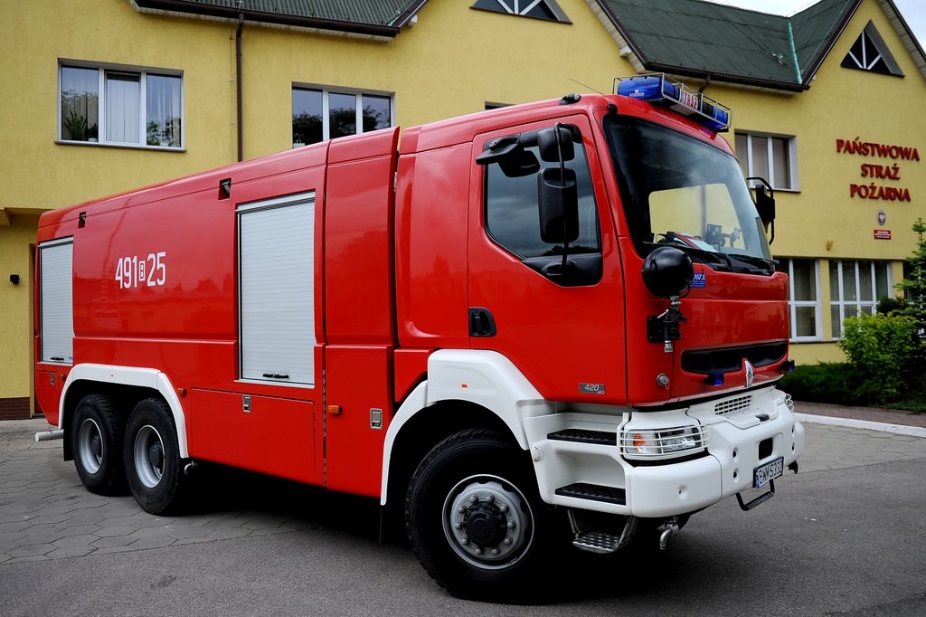 Ciechanowiec. 6 zastępów straży gasiło pożar domu