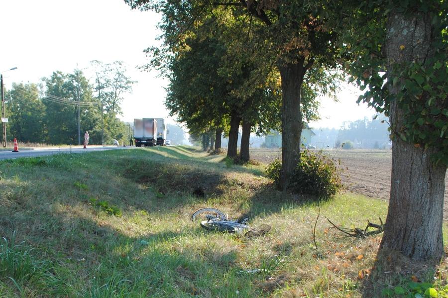 Śmiertelne potrącenie rowerzystki! Kierowce oślepiło słońce