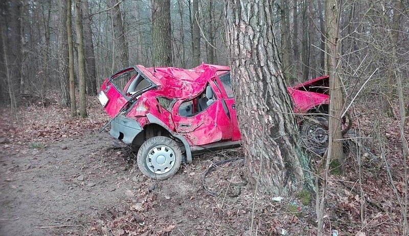 Tragiczny wypadek w okolicach Ciechanowca. Nie żyje 22-latek [foto]