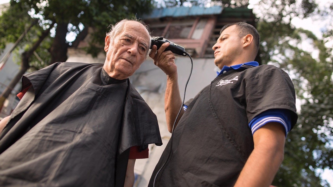 Nowa normalność – wytyczne dla fryzjerów, kosmetyczek i gastronomii