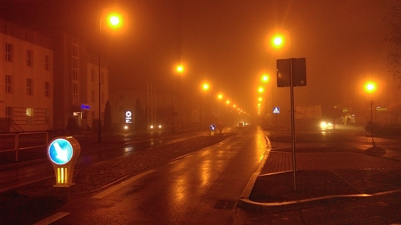 Uwaga kierowcy! Niebezpieczne warunki na drogach powiatu wysokomazowieckiego w nocy i nad ranem