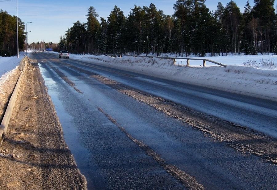 Uwaga na gołoledź! Opady marznącego deszczu w powiecie wysokomazowieckim