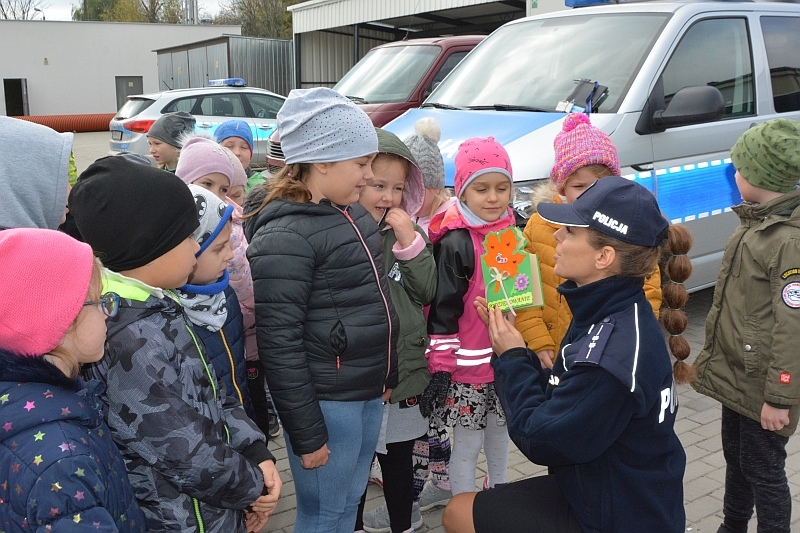 Wysokie Mazowieckie. Pierwszoklasiści z SP1 odwiedzili komendę [foto]